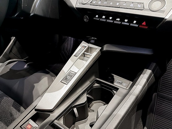 Peugeot 308 SW 10 of 16
