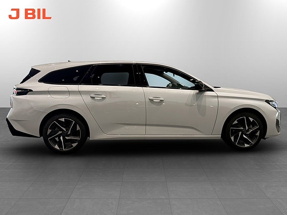 Peugeot 308 SW 15 of 16