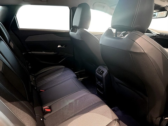 Peugeot 308 SW 13 of 16