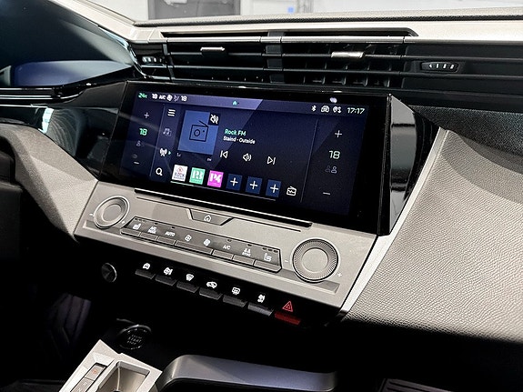 Peugeot 308 SW 12 of 16
