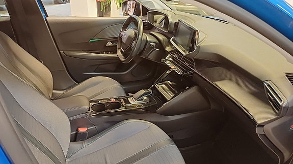 Peugeot e-208 11 of 15