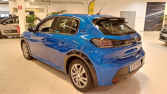 Peugeot e-208 4 of 15