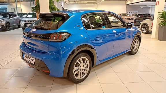 Peugeot e-208 3 of 15
