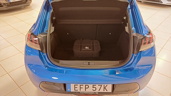 Peugeot e-208 8 of 15