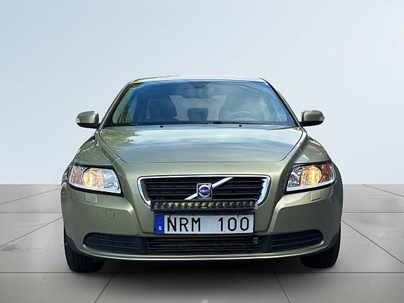 Volvo S40 2 of 19