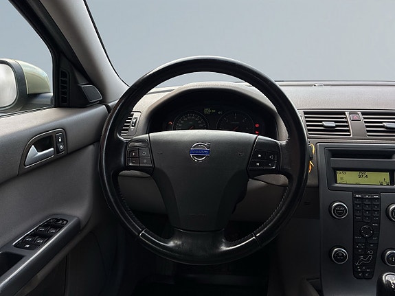 Volvo S40 9 of 19