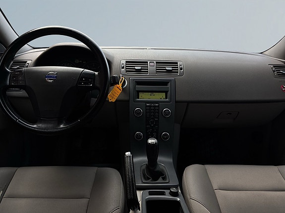 Volvo S40 8 of 19