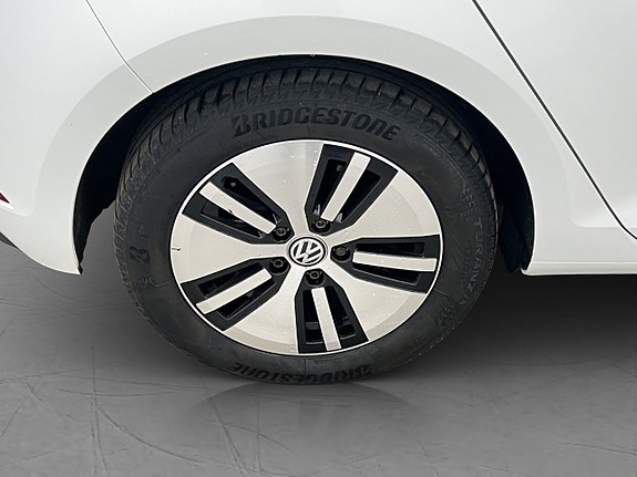 Volkswagen e-Golf VII 27 of 28
