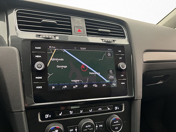 Volkswagen e-Golf VII 12 of 28