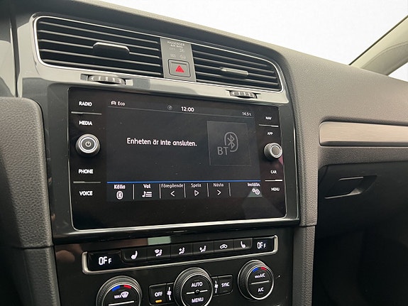 Volkswagen e-Golf VII 14 of 28
