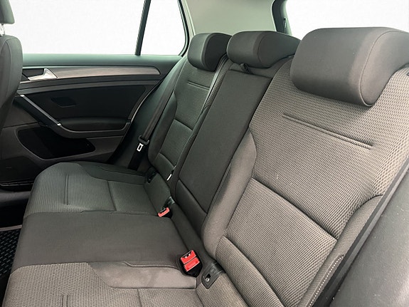 Volkswagen e-Golf VII 18 of 28