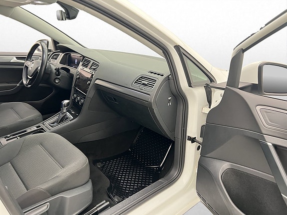 Volkswagen e-Golf VII 17 of 28