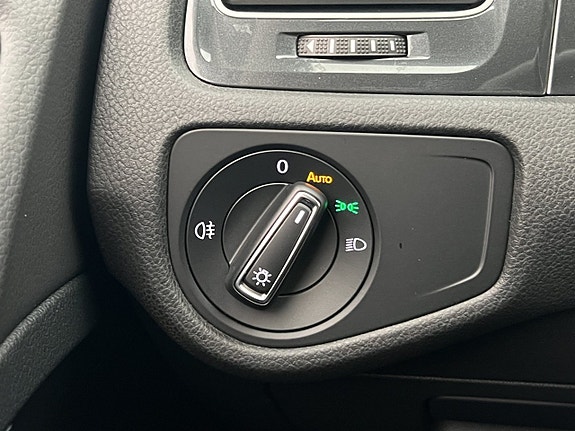 Volkswagen e-Golf VII 23 of 28