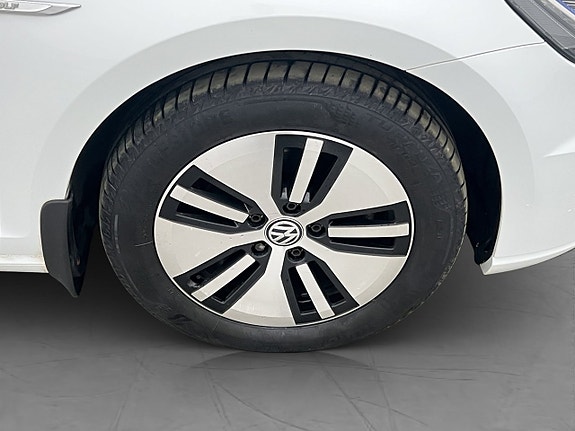 Volkswagen e-Golf VII 28 of 28