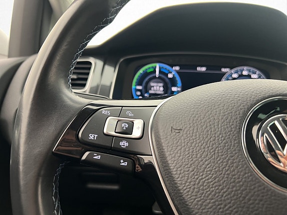 Volkswagen e-Golf VII 21 of 28
