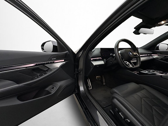 BMW i5 10 of 30