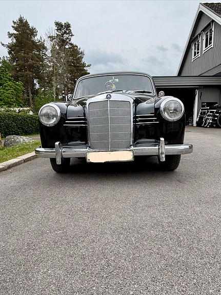 Mercedes-Benz 180 2 of 13