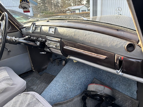 Mercedes-Benz 180 11 of 13