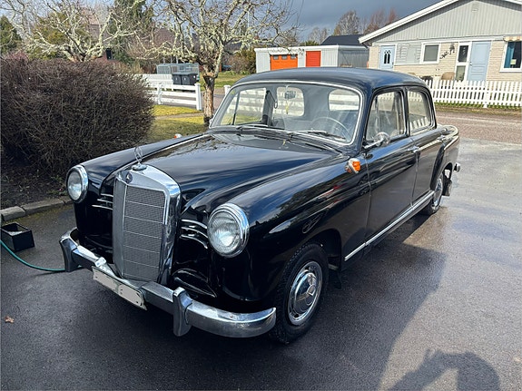 Mercedes-Benz 180 3 of 13