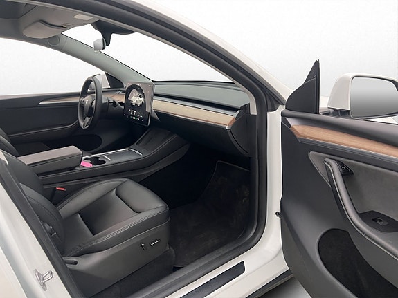 Tesla Model Y 29 of 30