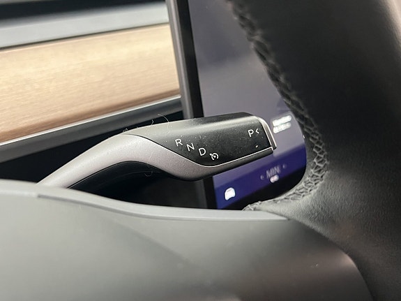 Tesla Model Y 17 of 30