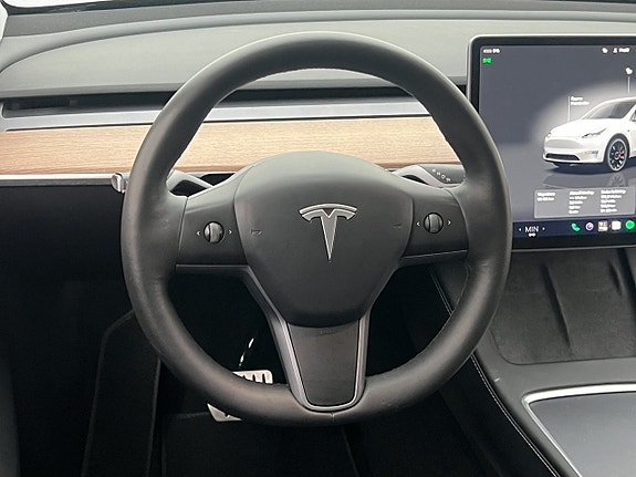 Tesla Model Y 15 of 30