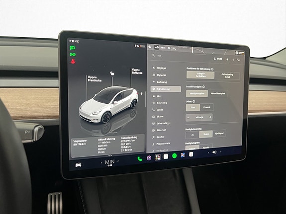Tesla Model Y 24 of 30