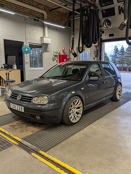 Volkswagen Golf IV 2 of 5