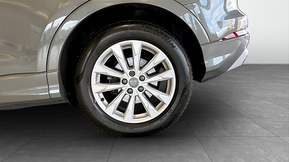 Audi Q3 6 of 13