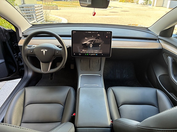 Tesla Model 3 9 of 14