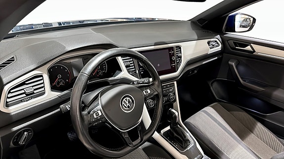 Volkswagen T-Roc 10 of 12