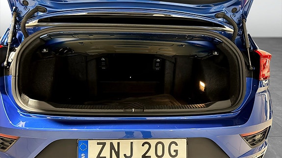 Volkswagen T-Roc 12 of 12