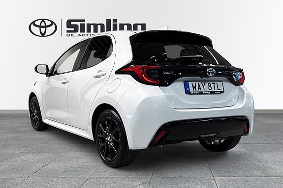 Toyota Yaris 3 of 12