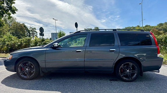 Volvo V70 2 of 7