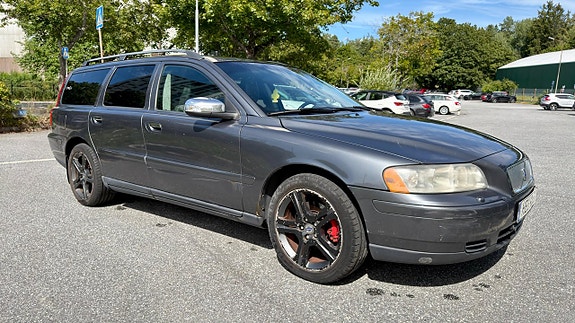 Volvo V70 3 of 7