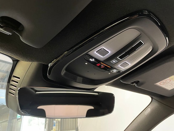 Volvo EX40 17 of 19