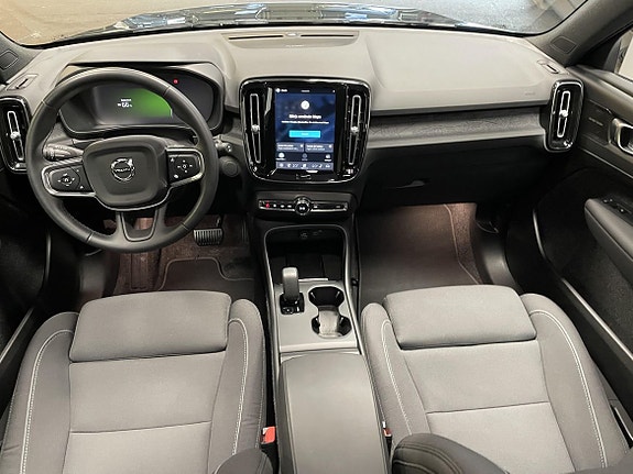 Volvo EX40 12 of 19