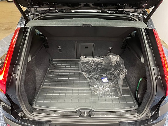 Volvo EX40 6 of 19
