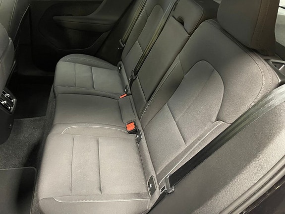 Volvo EX40 5 of 19