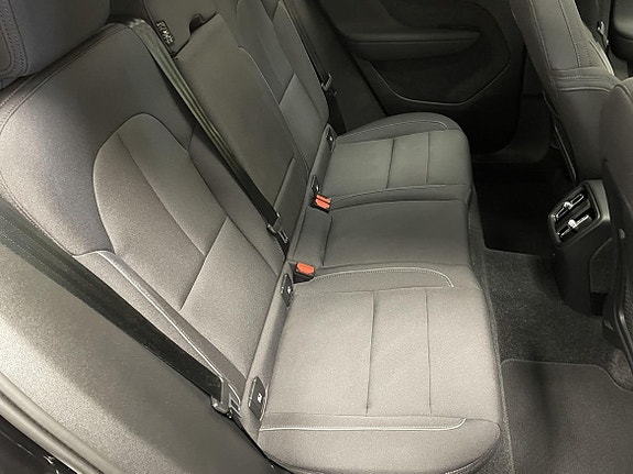 Volvo EX40 8 of 19