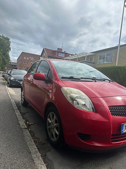 Toyota Yaris 4 of 5