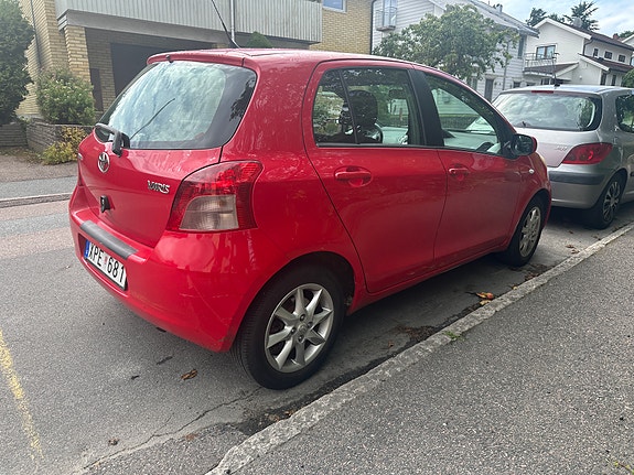 Toyota Yaris 5 of 5