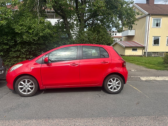 Toyota Yaris 3 of 5