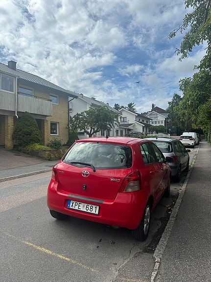 Toyota Yaris 2 of 5