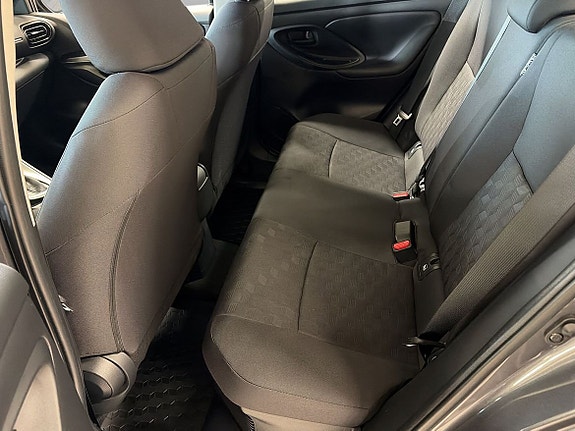 Toyota Yaris 6 of 11