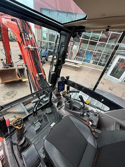 Kubota KX060 6 of 7