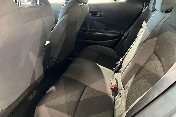 Toyota C-HR 13 of 21