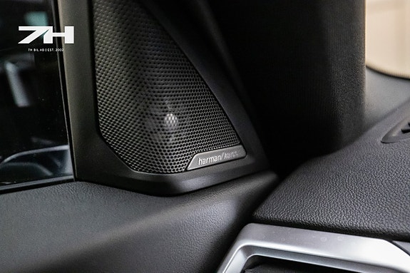 BMW M240i 11 of 23