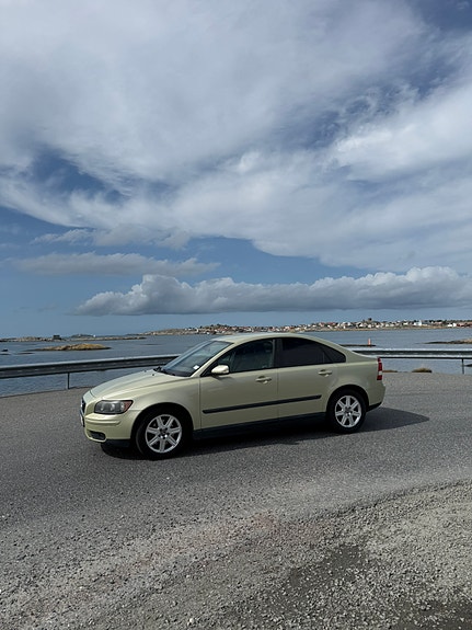 Volvo S40 2 of 9