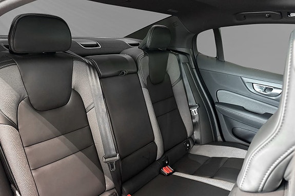 Volvo S60 11 of 30